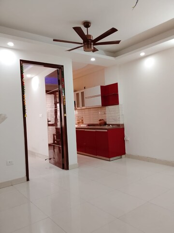 Furnished Amenities in 3 BHK Builder Floor at Freedom Fighters Enclave – for Rent