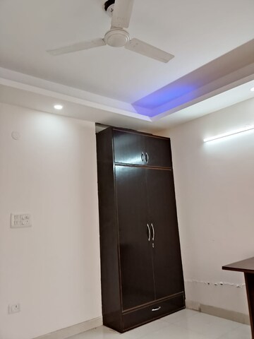 Furnished Amenities in 3 BHK Builder Floor at Freedom Fighters Enclave – for Rent