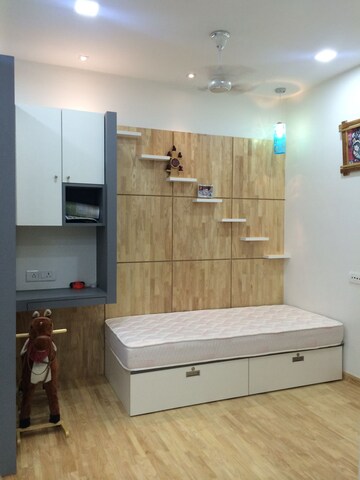 Furnished Amenities in 3 BHK Apartment at Hiranandani Eagleridge Wing A, Ghodbunder Road – for Rent