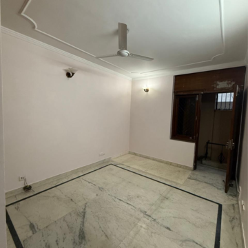 Room in 3 BHK Builder Floor at Kailash Colony – for Rent