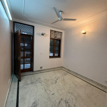 Room in 3 BHK Builder Floor at Kailash Colony – for Rent