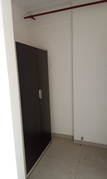 Room in 3 BHK Apartment at Omaxe Waterscapes, Gomti Nagar – for Rent