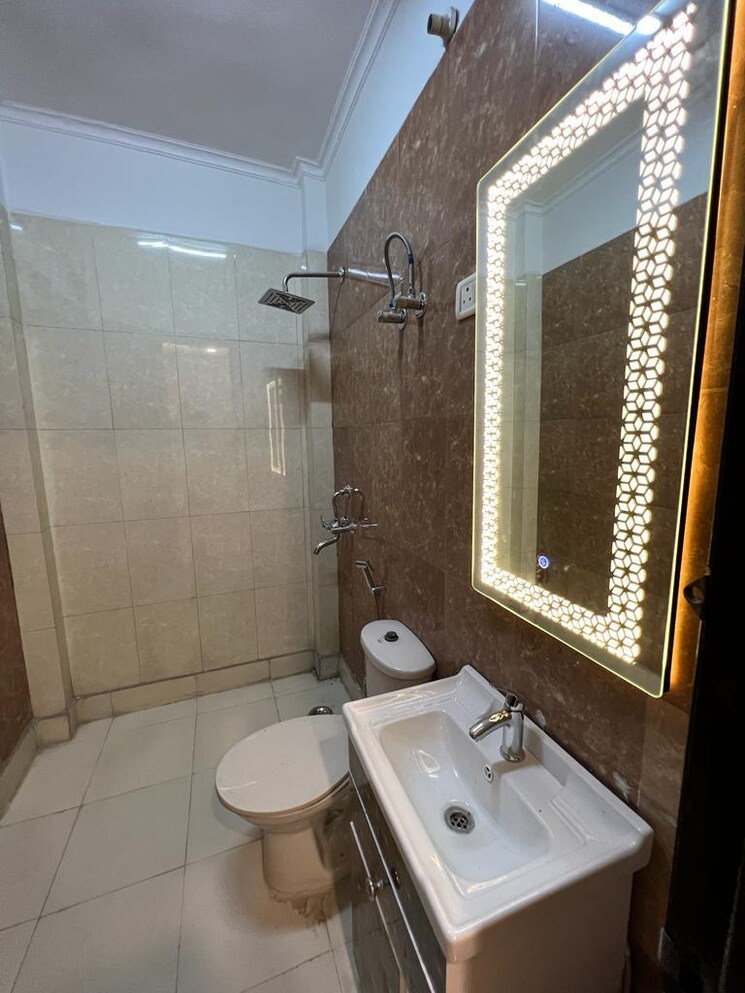Bathroom, vasundhara sector 1 3.5 Bedroom 1740 Sq.Ft. Builder Floor In Vasundhara Sector 1 Ghaziabad 8100154