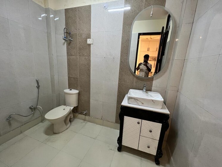 Bathroom, vasundhara sector 1 3.5 Bedroom 1740 Sq.Ft. Builder Floor In Vasundhara Sector 1 Ghaziabad 8100154