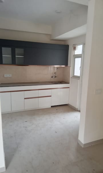 Kitchen in 3 BHK Apartment at Omaxe Waterscapes, Gomti Nagar – for Rent