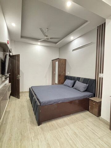 Bedroom in 1 RK Builder Floor at Ansal Sushant Lok I, Sector 43 – for Rent