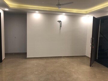 Room in 3 BHK Builder Floor at Empire Floors, Sector 57 – for Rent