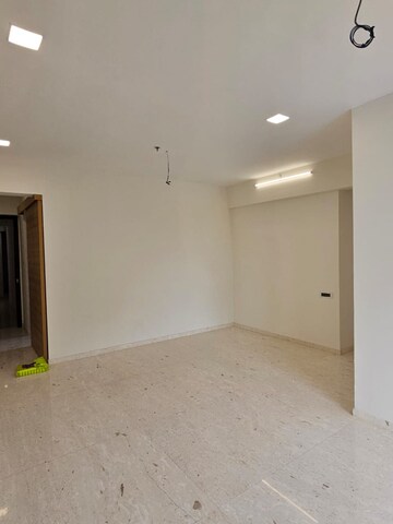 Room in 3 BHK Apartment at Naman Habitat, Andheri West – for Rent
