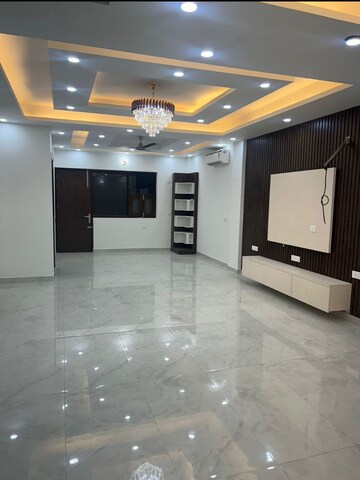Room in 3 BHK Builder Floor at Sushant Lok 3, Sector 57 – for Sale