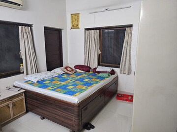 Bedroom in 5 BHK Villa at Chembur – for Rent