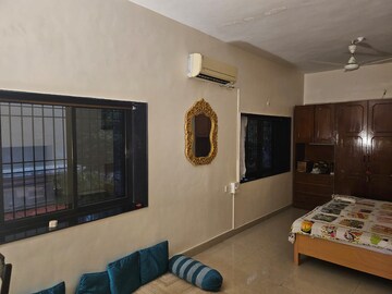 Bedroom in 5 BHK Villa at Chembur – for Rent