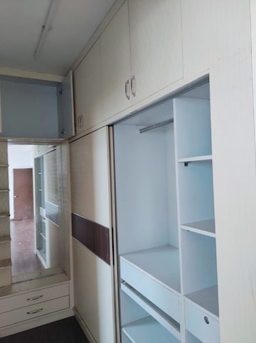 Furnished Amenities in 4 BHK Apartment at Indiabulls Centrum Park, Sector 103 – for Rent
