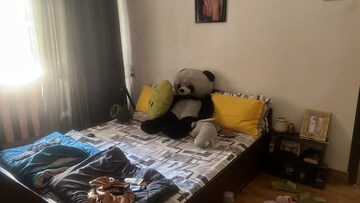 Living Room in 2 BHK Apartment at Green View Tower, Versova – for Rent
