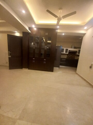 Room in 3 BHK Apartment at Emaar Emerald Floors Premier, Sector 65 – for Rent