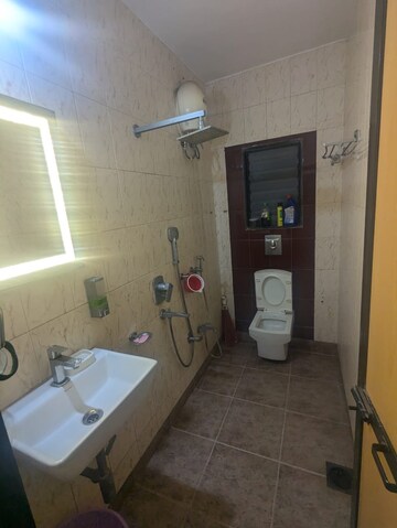 Bathroom in 4 BHK Villa at Basant Garden – for Rent