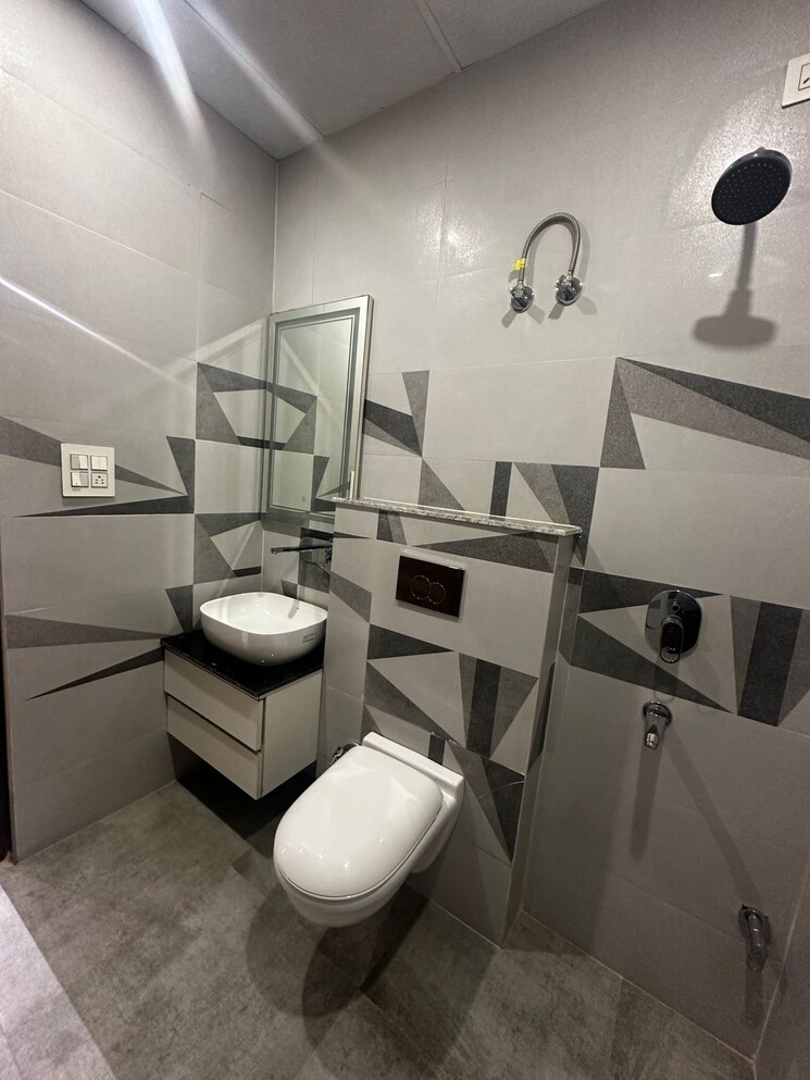 Bathroom, peer mucchalla 3 Bedroom 1350 Sq.Ft. Apartment In Peer Mucchalla Zirakpur 8100532