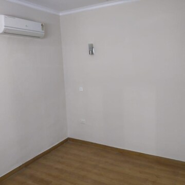 Room in 3 BHK Apartment at Ansal API Esencia, Sector 67 – for Rent