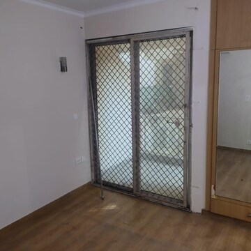 Room in 3 BHK Apartment at Ansal API Esencia, Sector 67 – for Rent