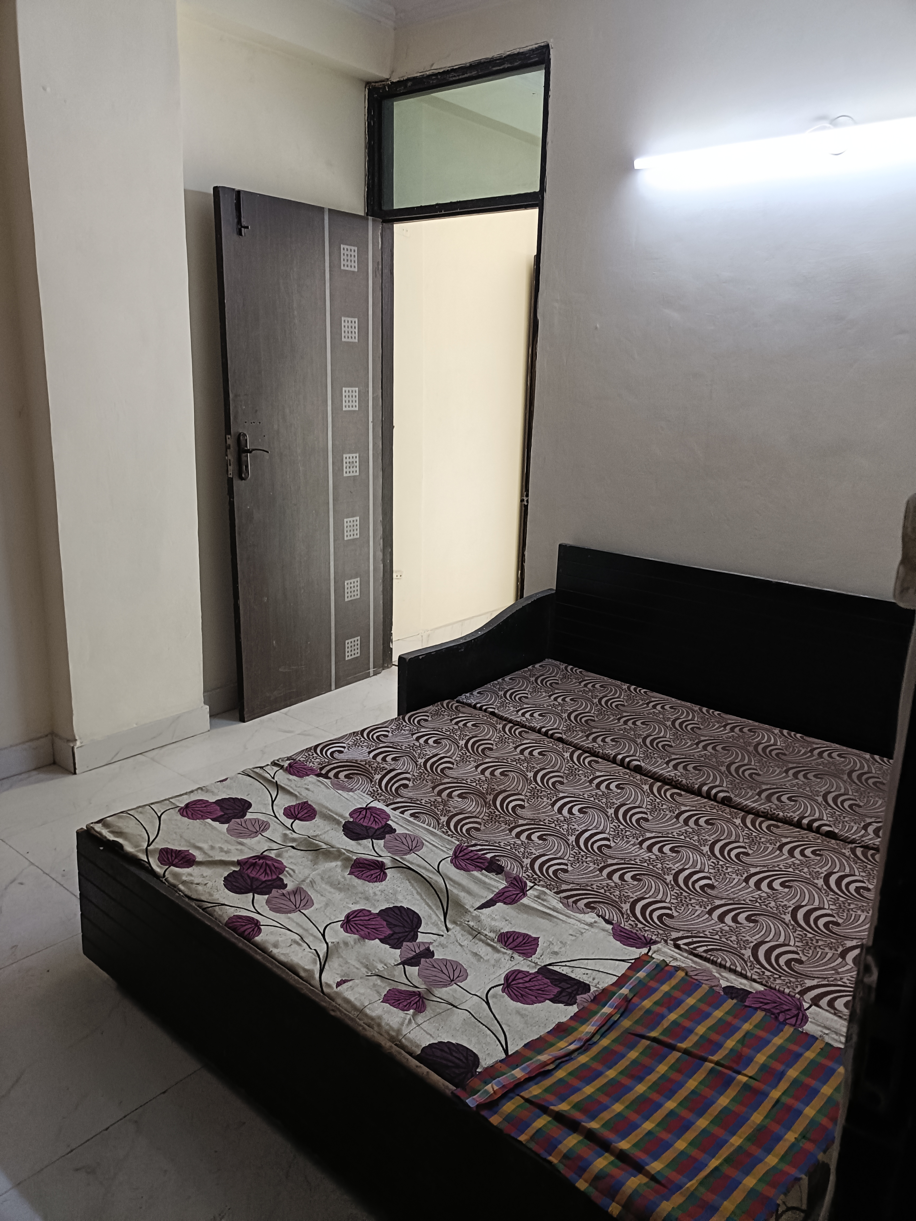 1 BHK + Servant Room Apartment For Sale in Roopan Kuan 