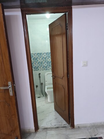 Building Lobby in 3.5 BHK Independent House at Amrapali Exotica, Sector 50 – for Rent