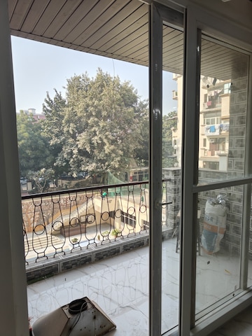 Balcony in 3.5 BHK Independent House at Amrapali Exotica, Sector 50 – for Rent