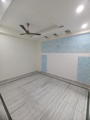 Room in 4 BHK Independent House at RWA Apartments Sector 50, Sector 50 – for Rent