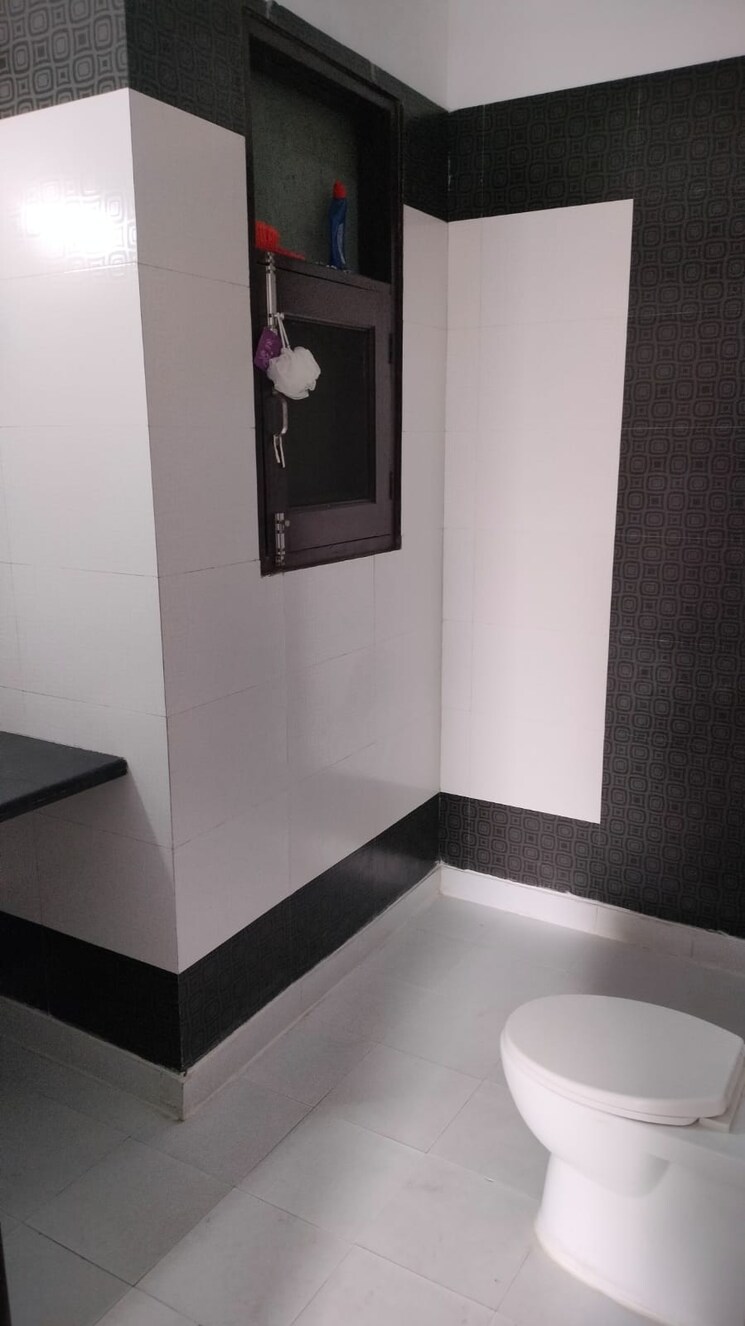 undefined, sector 30 4 Bedroom 300 Sq.Mt. Builder Floor In Sector 30 Noida 8100752