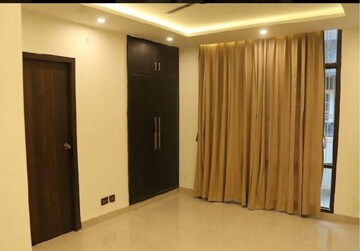 Bedroom in 4 BHK Apartment at Parsvnath Royale Floors, Uattardhona – for Sale