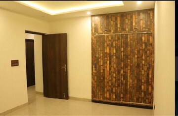 Room in 4 BHK Apartment at Parsvnath Royale Floors, Uattardhona – for Sale