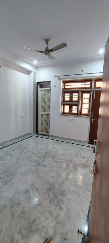 Furnished Amenities in 3 BHK Builder Floor at Sector 46 – for Rent