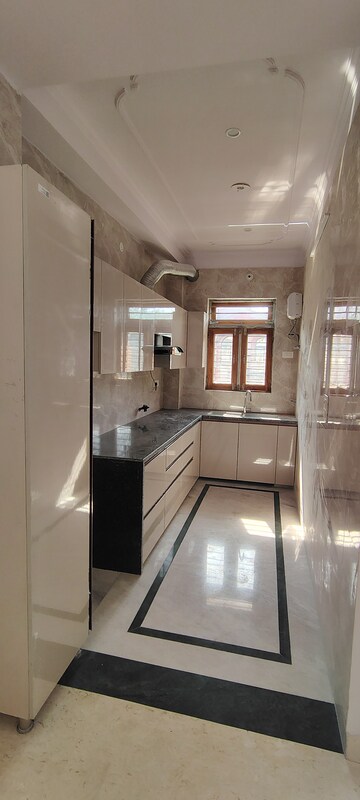 Kitchen in 3 BHK Builder Floor at Sector 46 – for Rent