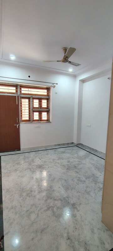 Building Lobby in 3 BHK Builder Floor at Sector 46 – for Rent
