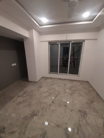 Room in 2 BHK Apartment at Khar West – for Rent