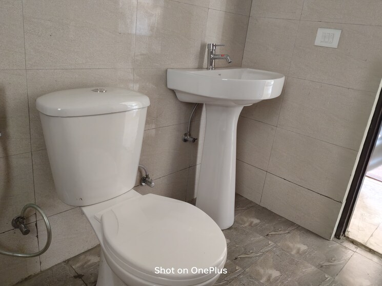 Bathroom, amrapali-terrace-homes 3 Bedroom 1400 Sq.Ft. Apartment In Tech Zone 4 Greater Noida Greater Noida 8100862