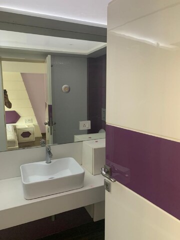 Team Area in 2 BHK Apartment at Bandra West – for Rent