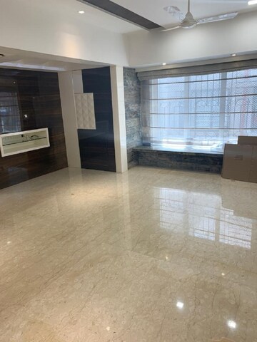 Room in 2 BHK Apartment at Bandra West – for Rent