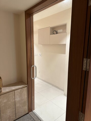 Room in  Office Space at Sun Westbank, Navrangpura – for Rent