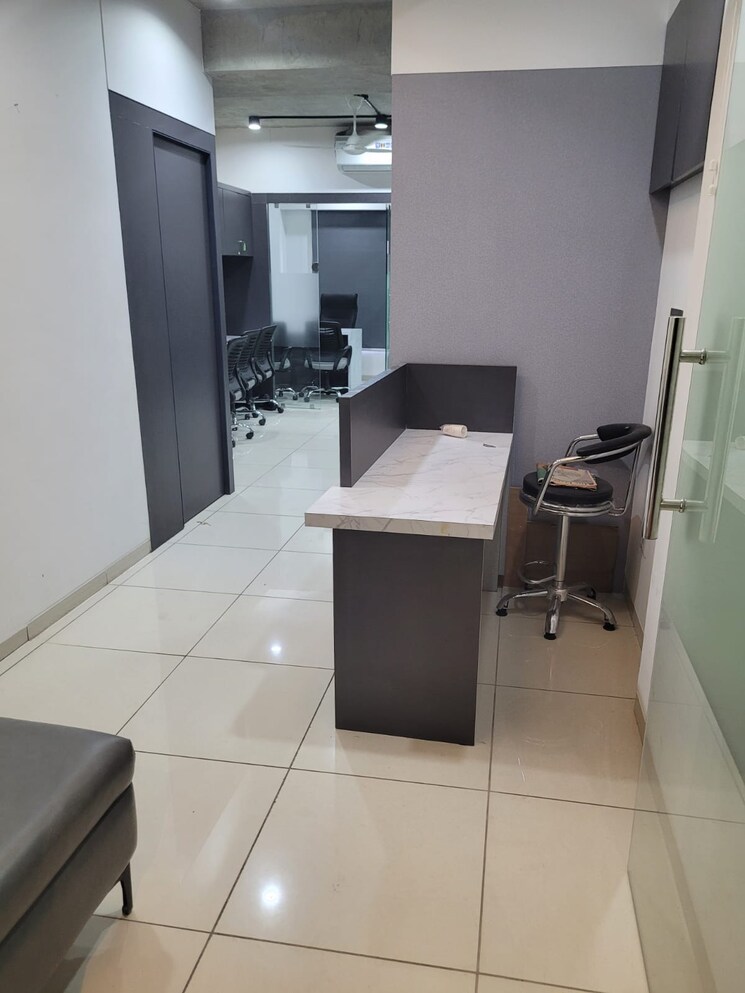 Team Area, sun-westbank Commercial Office Space 1200 Sq.Ft. In Navrangpura Ahmedabad 8090417