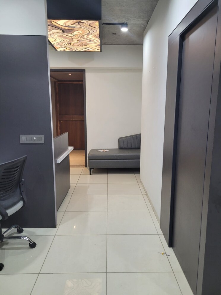 undefined, sun-westbank Commercial Office Space 1200 Sq.Ft. In Navrangpura Ahmedabad 8090417