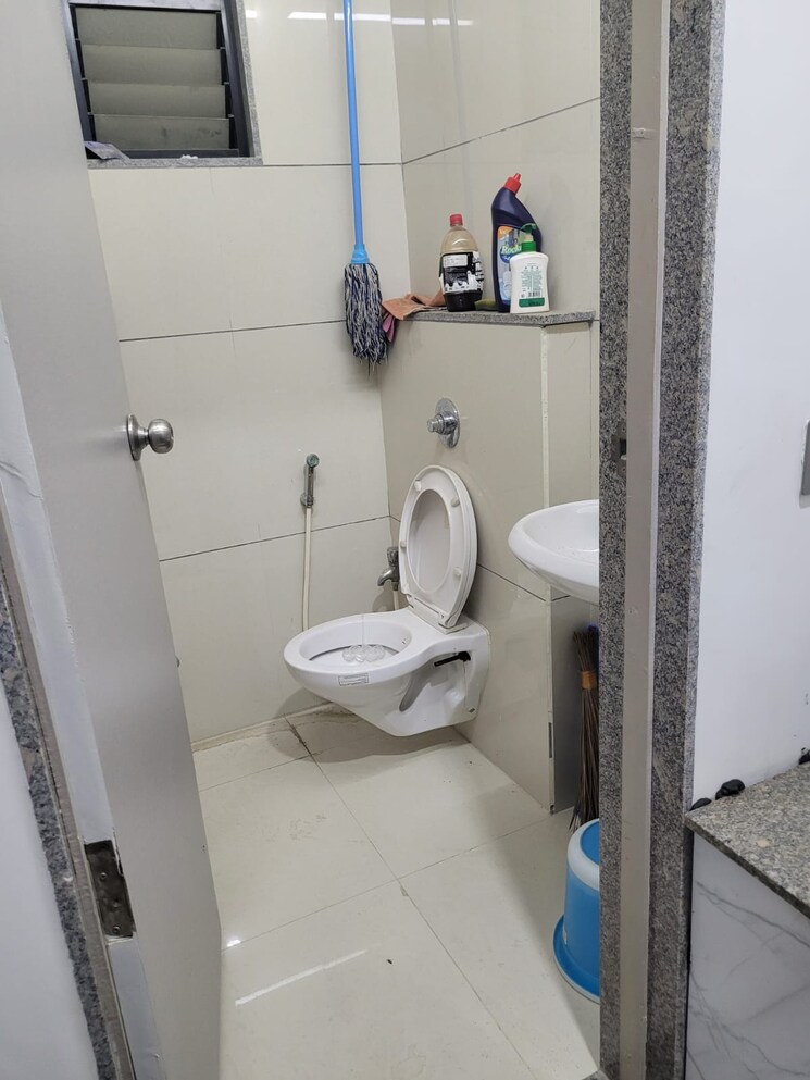 Bathroom, sun-westbank Commercial Office Space 1200 Sq.Ft. In Navrangpura Ahmedabad 8090417