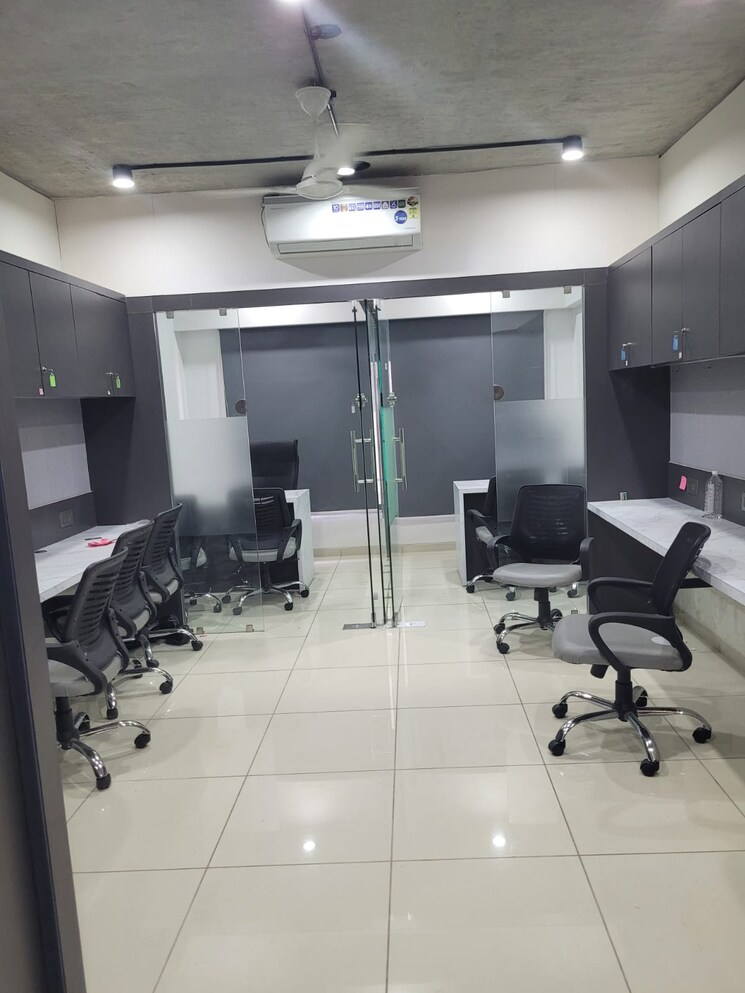 Team Area, sun-westbank Commercial Office Space 1200 Sq.Ft. In Navrangpura Ahmedabad 8090417