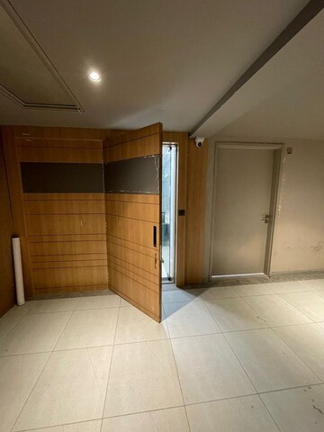 Room in  Office Space at Sun Westbank, Navrangpura – for Rent