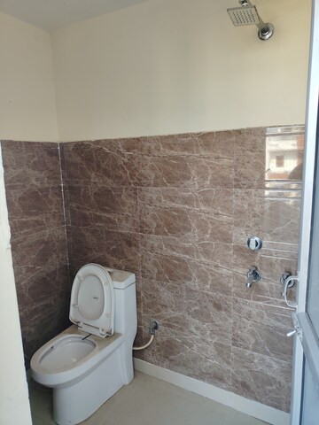 Bathroom in 1.5 BHK Builder Floor at Sector 02 – for Rent