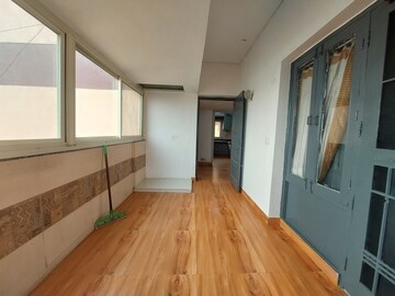 Room in 3.5 BHK Apartment at Paschim Vihar – for Rent