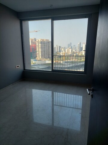 Room in 4 BHK Apartment at Oberoi Sky City, Borivali East – for Rent