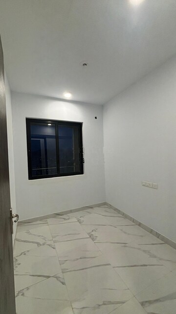 Room in 2 BHK Apartment at Risland The Icon, Dhokali – for Rent
