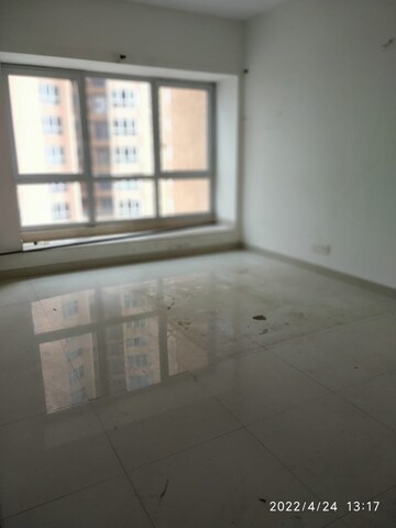 Room in 2.5 BHK Apartment at DB Orchid Woods, Goregaon East – for Rent