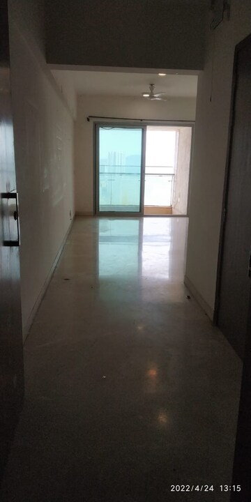 Room in 2.5 BHK Apartment at DB Orchid Woods, Goregaon East – for Rent