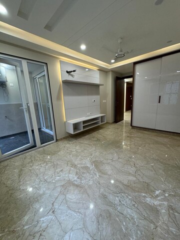 Room in 3.5 BHK Builder Floor at Paschim Vihar – for Rent
