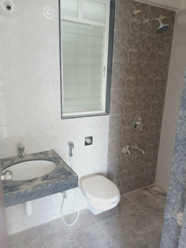 Bathroom, shree-signature-park 2 Bedroom 740 Sq.Ft. Apartment In Wakad Pune 8101130